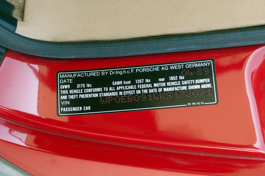 Моторный отсек Porsche 911 Carrera Speedster (911) 1989 года  (фото 44 из 59)